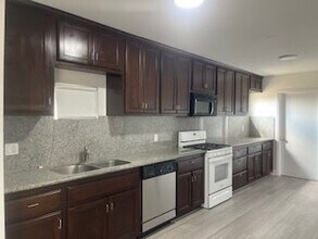 900 S G, Unit WAITWTOK in Perris, CA - Building Photo - Building Photo