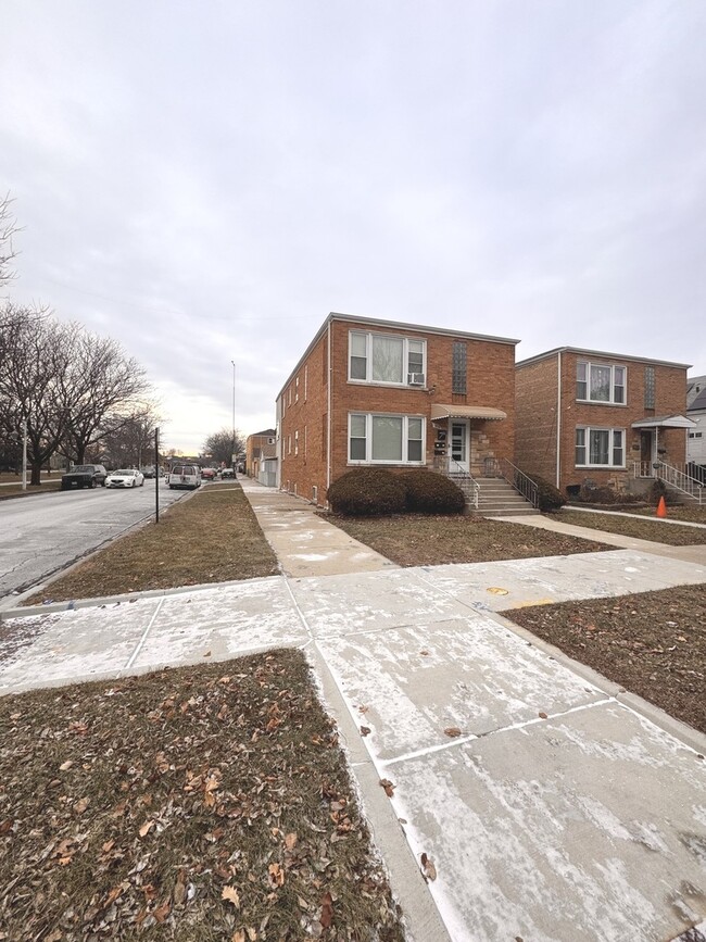 5658 S Kolin Ave in Chicago, IL - Building Photo - Building Photo