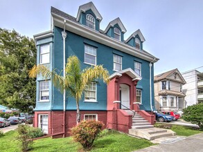 2129 Haste Street in Berkeley, CA - Foto de edificio - Building Photo