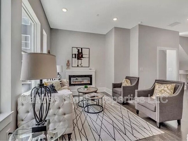 property at 456 Parkway Dr NE