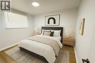 296 Toll Gate Blvd in Waterloo, ON - Building Photo - Building Photo