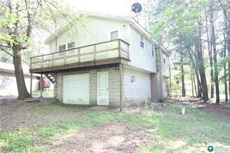 331 Valley View Dr in Saylorsburg, PA - Building Photo - Building Photo