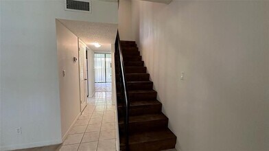 745 SE 1st Way in Deerfield Beach, FL - Foto de edificio - Building Photo