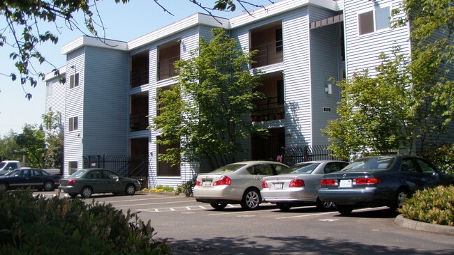 New Horizons Apartments in Burien, WA - Building Photo - Building Photo