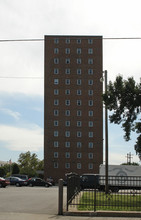 Cedar Extension Hi-Rise in Cleveland, OH - Building Photo - Building Photo