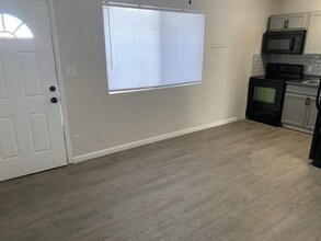 6857 W Glenn Dr in Glendale, AZ - Building Photo - Building Photo