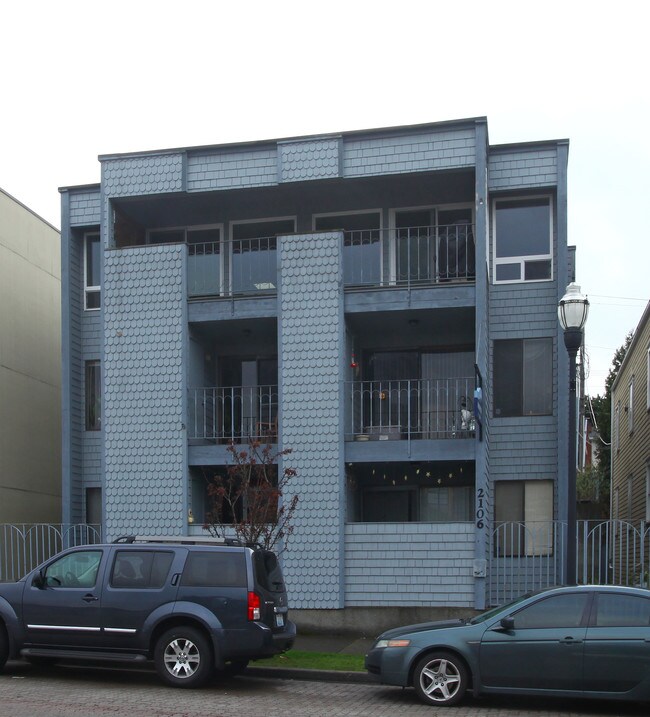 Bayview Apartments in Tacoma, WA - Building Photo - Building Photo