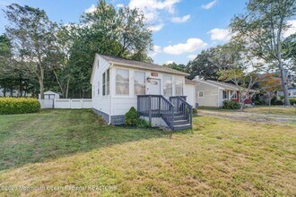 446 E Arverne Ave in Ocean Gate, NJ - Building Photo - Building Photo