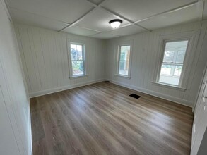 613 Theresa St in Clayton, NY - Foto de edificio - Building Photo