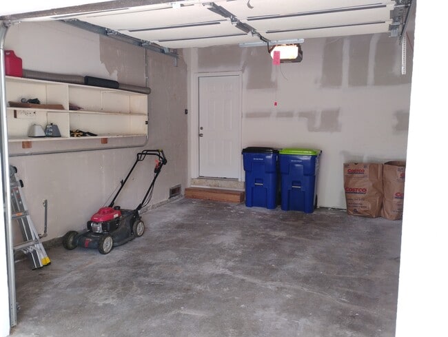 7128 Lowell Ave in Overland Park, KS - Building Photo - Building Photo