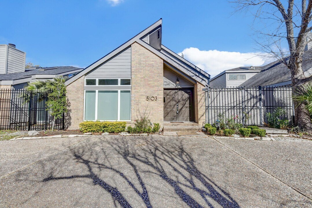 5103 Austin St in Houston, TX - Building Photo