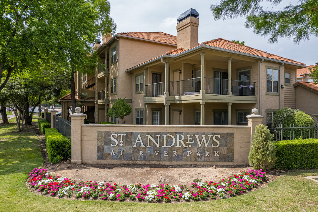 St. Andrews at River Park Apartments in Arlington, TX - Foto de edificio