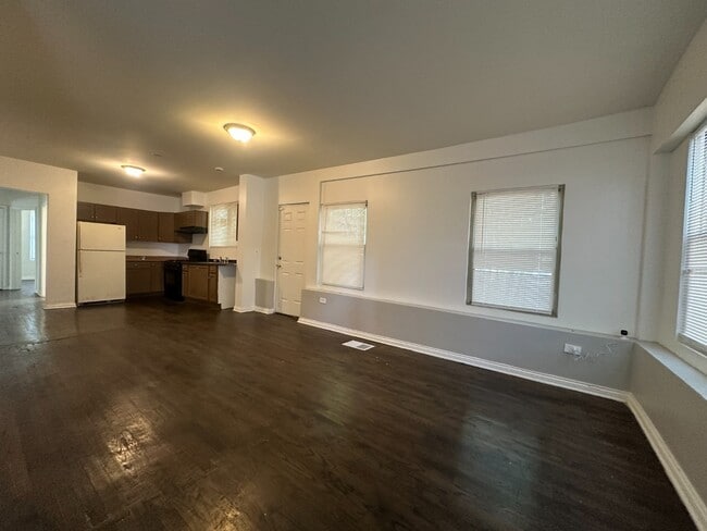7414 S Colfax Ave in Chicago, IL - Building Photo - Building Photo