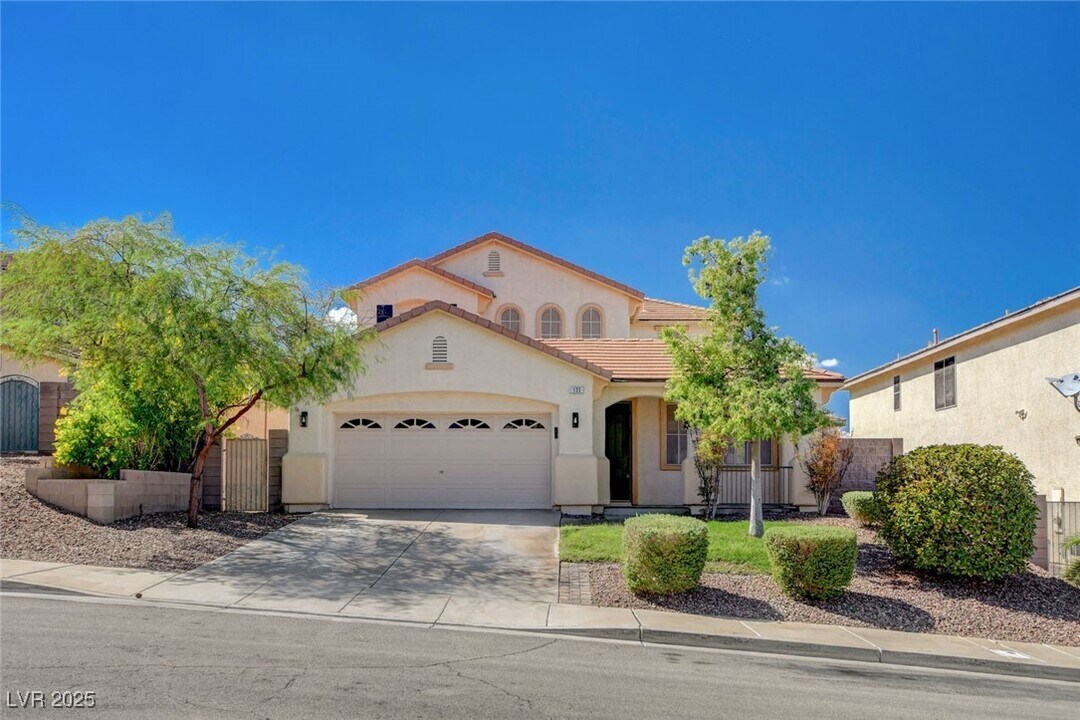 177 Rocky Star St in Henderson, NV - Foto de edificio