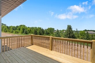 650 E Forest St in Bolivar, MO - Foto de edificio - Building Photo