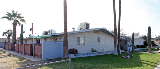 Desert House in Scottsdale, AZ - Building Photo - Building Photo