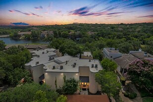 1 Crystal Springs Ct in The Hills, TX - Building Photo