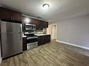 647 NW 3rd Ave in Fort Lauderdale, FL - Building Photo - Building Photo