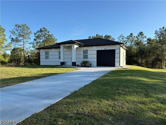 207 W 15th St in Lehigh Acres, FL - Building Photo - Building Photo