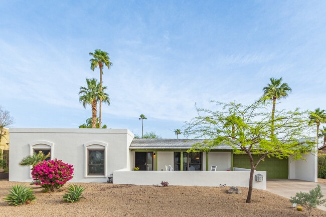 2542 E Cochise Rd