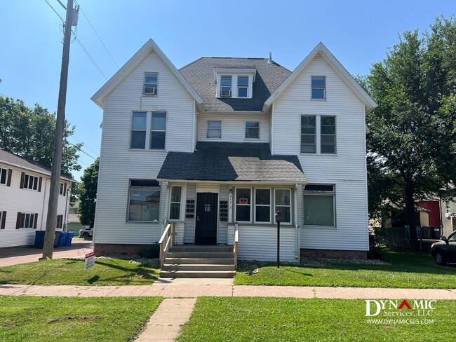 property at 517 W 9th St