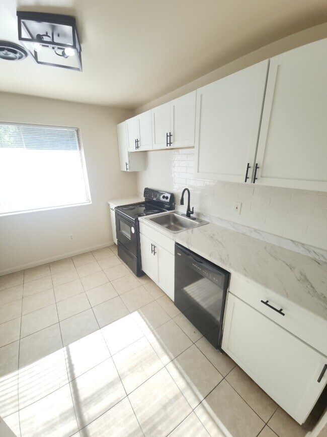 9921 Sloane Square in St. Louis, MO - Building Photo - Building Photo