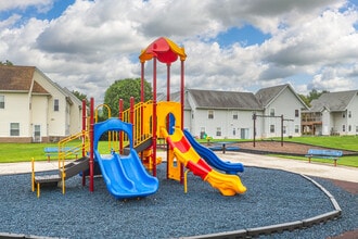 Meetinghouse Apartments & Townhouses in Boothwyn, PA - Foto de edificio - Building Photo