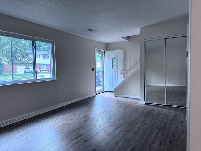 5589 Goldenrod Dr in Cincinnati, OH - Building Photo - Building Photo