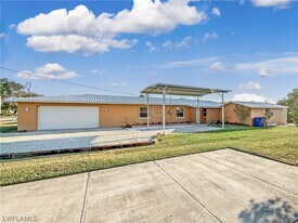 2115 St Croix Ave in Ft. Myers, FL - Building Photo