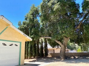 39216 San Francisquito Canyon Rd in Santa Clarita, CA - Building Photo - Building Photo