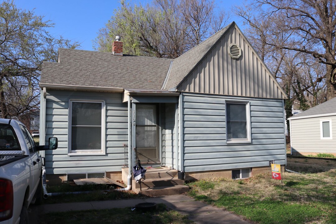 1124 Pomeroy St in Manhattan, KS - Building Photo