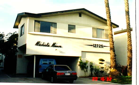 Pacific Palm/michel Manor in Los Angeles, CA - Building Photo