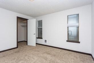 Normandy Duke Apartments in Normandy Park, WA - Building Photo - Building Photo