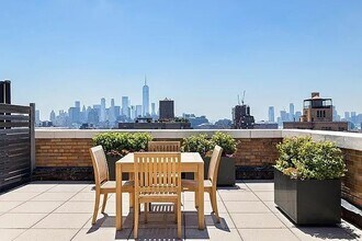 161 W 16th St in New York, NY - Building Photo - Building Photo