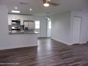 1240 N Singleton Ave in Titusville, FL - Building Photo - Building Photo