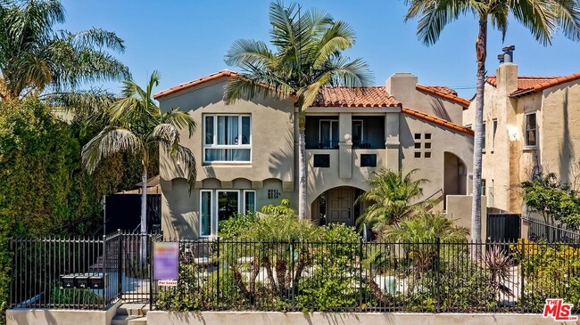 8039 BLACKBURN Ave in Los Angeles, CA - Building Photo - Building Photo