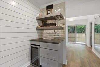 100 Biscayne Dr NW in Atlanta, GA - Foto de edificio - Building Photo