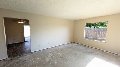 11425 Elbert Way in San Diego, CA - Building Photo - Building Photo