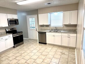 6475 Yorkshire Rd in Horn Lake, MS - Building Photo - Building Photo