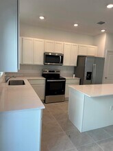 814 SW 11th Wy in Florida City, FL - Building Photo - Building Photo