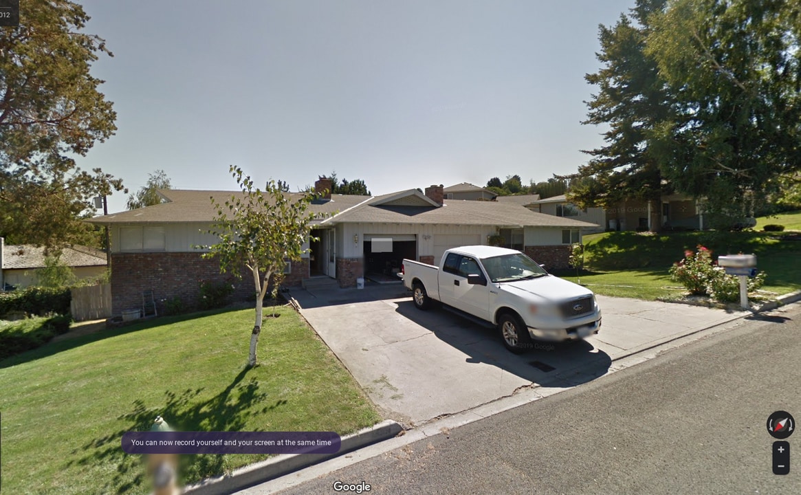 604 Terry St in Sunnyside, WA - Foto de edificio