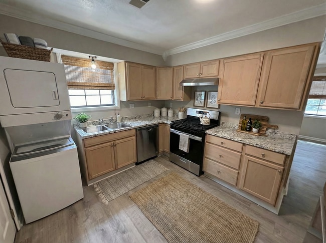 property at 1537 Boxwood St