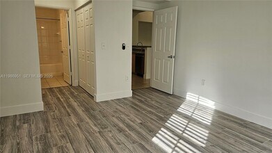 8040 N Nob Hill Rd in Tamarac, FL - Building Photo - Building Photo