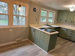 206 Elmbrook Dr in Manlius, NY - Building Photo - Building Photo