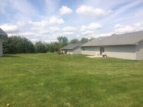 1121 S 17th Ave W in Newton, IA - Foto de edificio - Building Photo