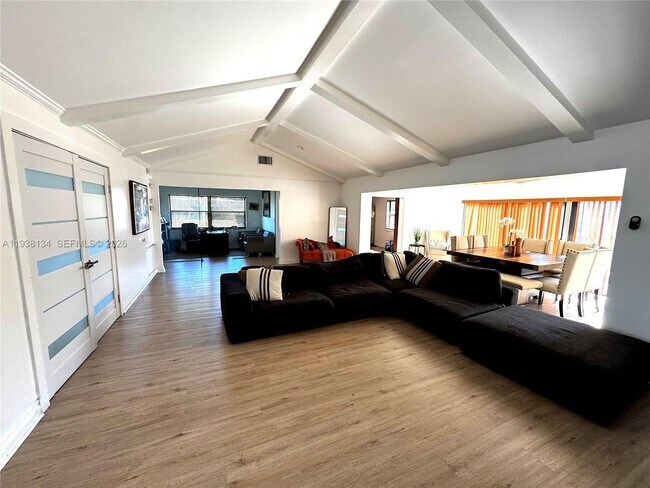 4905 Bayberry Ln in Tamarac, FL - Building Photo - Building Photo