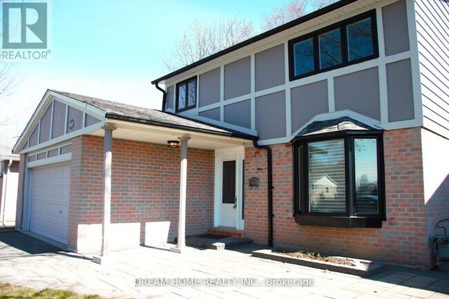 417 Borden Ave in Newmarket, ON - Building Photo - Building Photo