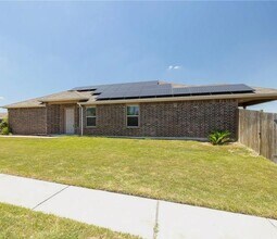 12418 Walter Vaughn Dr in Manor, TX - Building Photo - Building Photo