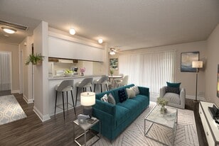 Fulton Oaks Apartments in Sacramento, CA - Building Photo