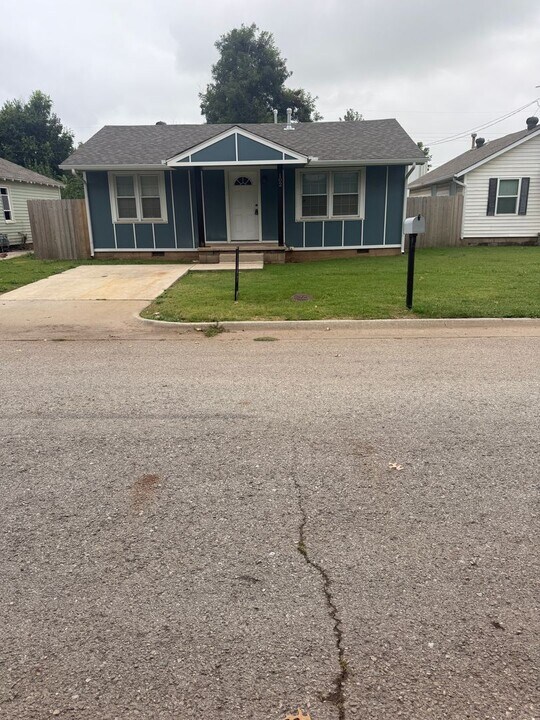 102 S O Ave in El Reno, OK - Building Photo